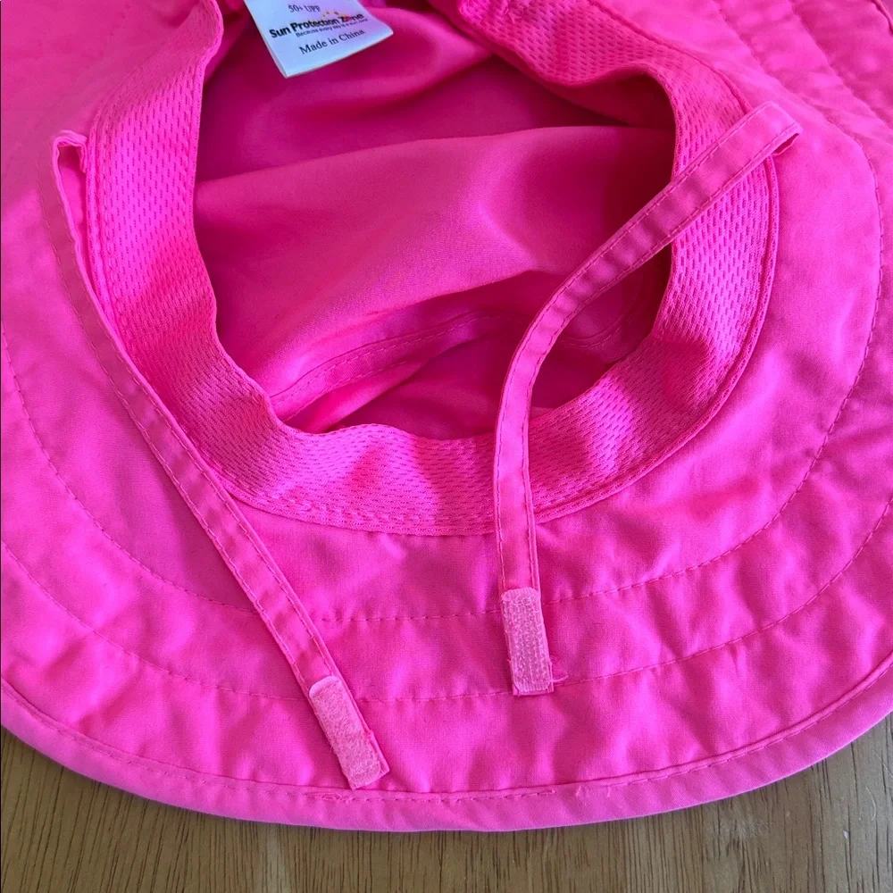 NWOT Girl's UPF 50+ Safari Sun Hat Child size 50-54 cm Adjustable Cord Vents